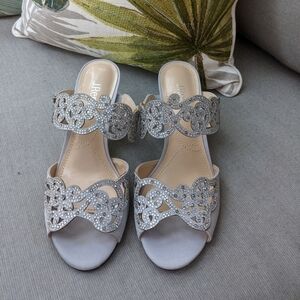 J. Renee Francie Silver Low Heel‎ Sandals 7 New